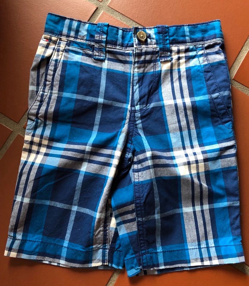 Tolle Shorts von Tommy Hilfiger, wie neu, Bermuda, kurze Hose 116 in Lüneburg