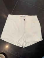 Amisu Shorts kurze Hose weiß Gr.32  prima Zustand Schleswig-Holstein - Harrislee Vorschau