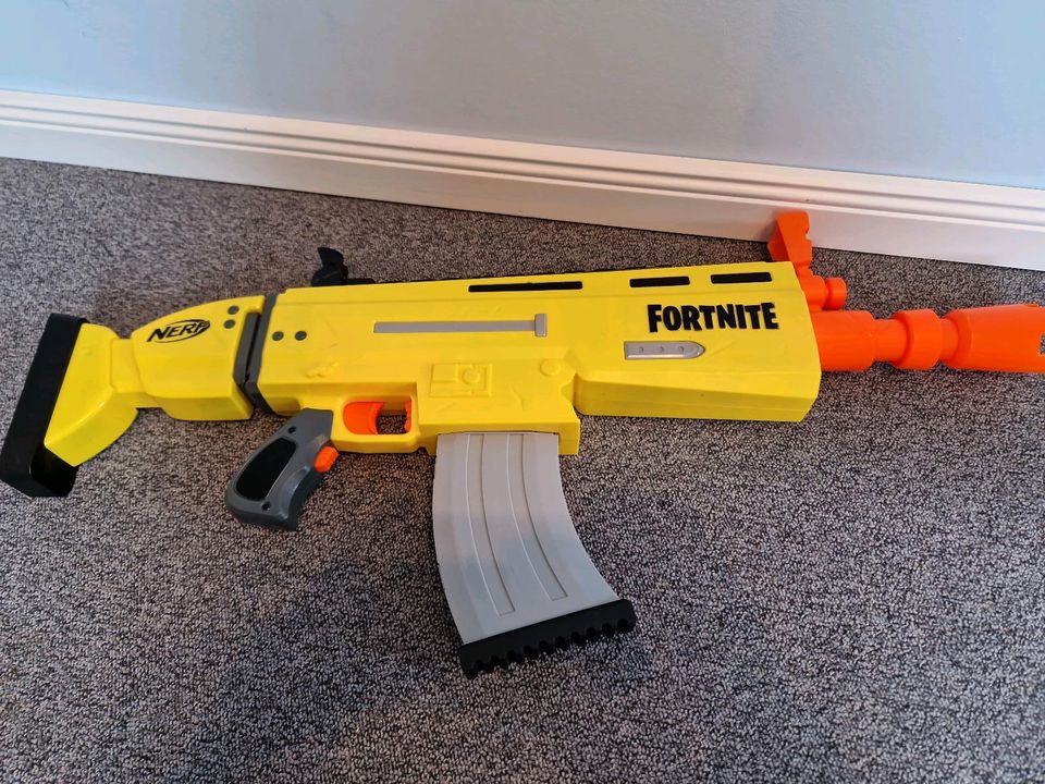 Nerf AR-L Fortnite Elite mit Magazin und Pfeilen in Osterby bei Medelby