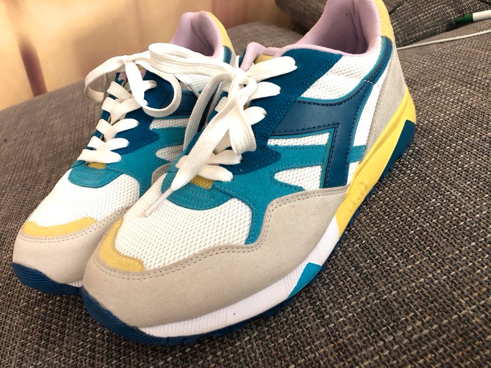 Neuwertige DIADORA RICK and MORTY X N902 gr.42.5  27cm SNEAKER in Berlin