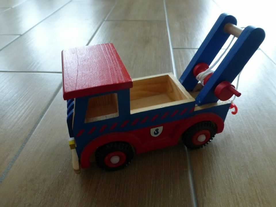 Holzspielzeug Spielzeug Holz Feuerwehrauto 18 cm gut erhalten in Ronneburg