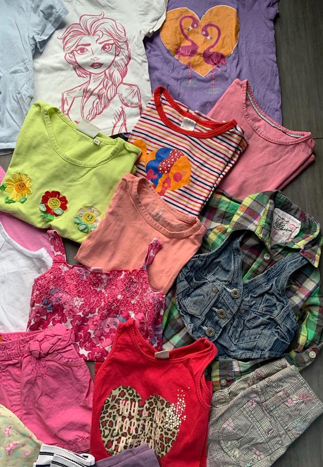 Kleiderpaket Shirts Elsa kurze Hose Tunika Shorts Rock 98 104 in Kohlberg