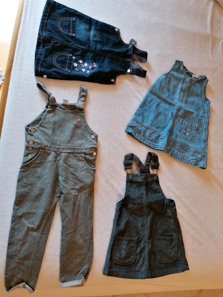 Jumpsuit je 2,50 € Latzkleider Jeanskleider 92 98 104 in Alsheim