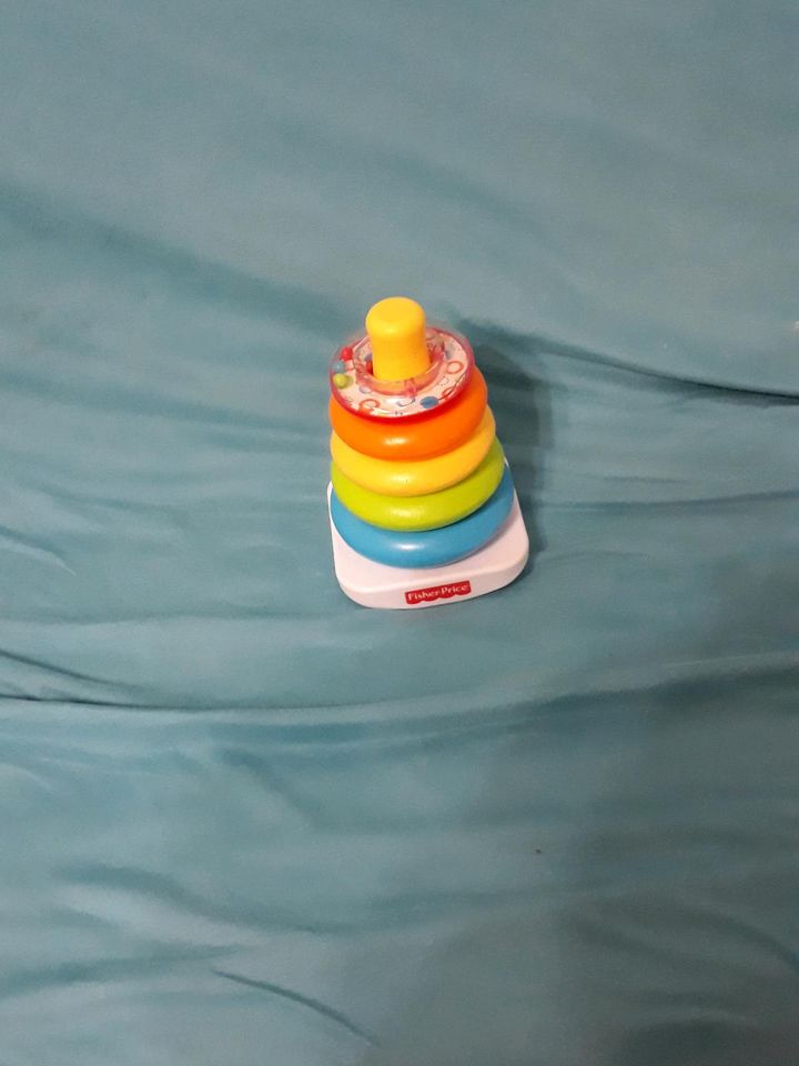 Fisher-Price FHC92 Colourful Ring Pyramid Stacking Tower Motor an in Berlin