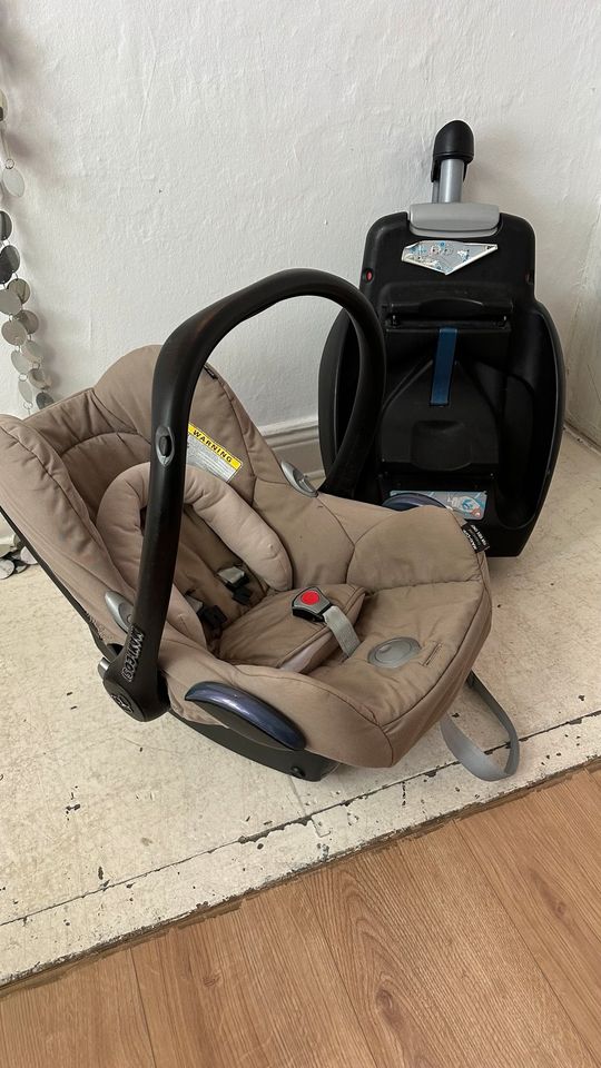 Maxi Cosi inkl ISOFIX Station in Berlin