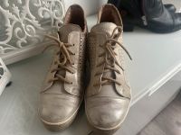 Schuhe Venezia Sneakers 38 BEIGE-GOŁD fast neue Niedersachsen - Brake (Unterweser) Vorschau