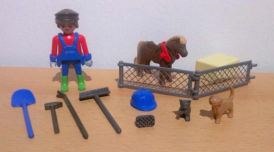 Playmobil Bauer / Bauarbeiter mit Pony, Welpe und Katze in Heßdorf