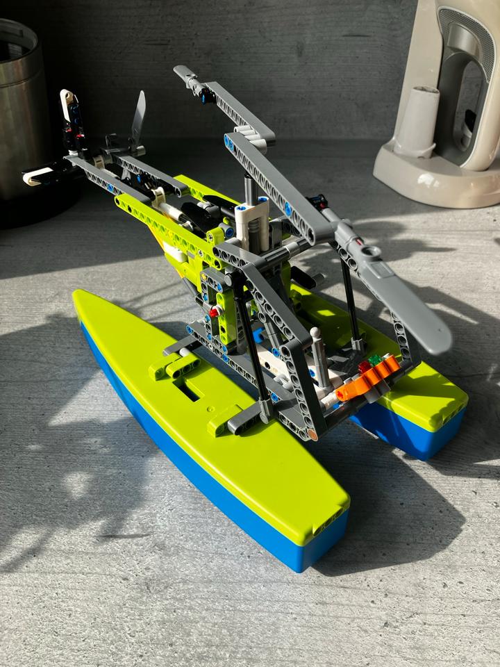 Lego Technic Katamaran 42105 Hubschrauber Boot 3-1 Set-komplett in Fulda