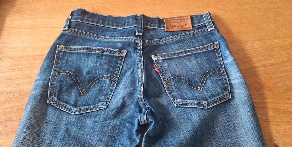 Levis Jeans  10528 straight 26 32 in München
