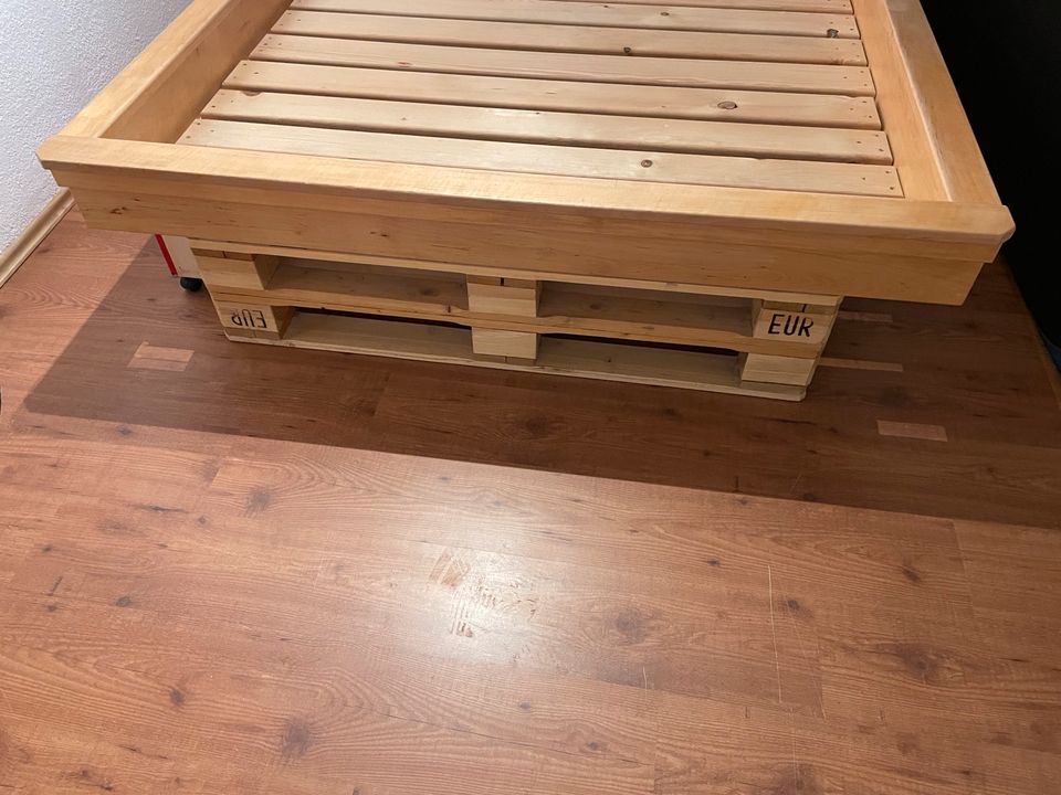 Bett aus echt Holz in Immenreuth