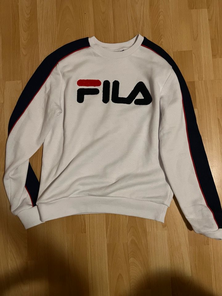 Pullover , T-Shirt und Hose (Hilfiger, Puma, Adidas) in Pfeffenhausen