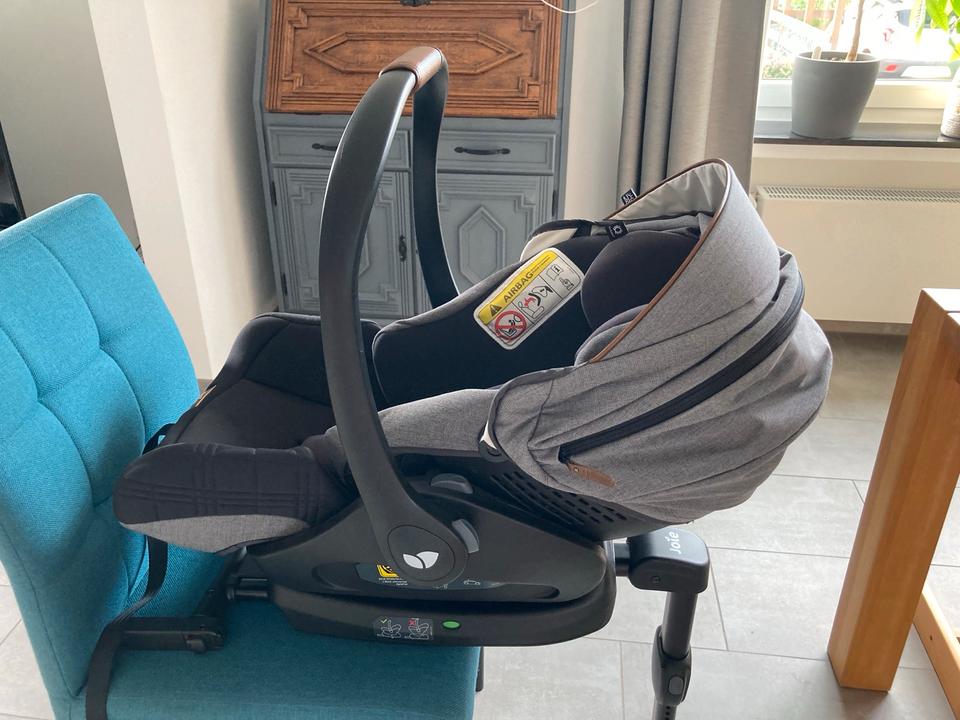 Joië Signature Babyschale i-Level mit Isofix Station i-Base SX2 in Uslar