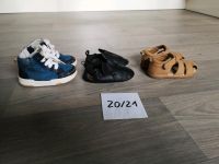 3 Schuhe Turnschuhe Hausschuhe Baby Kleinkind Größe 20/21 Sachsen - Pulsnitz Vorschau