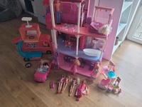 barbie Traumvilla, Camper, Cabrio & Fußpflege viele Barbies Bayern - Augsburg Vorschau