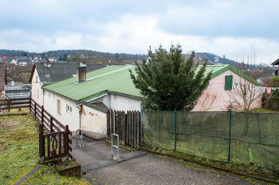 ehemaliges Theaterhaus mit Gaststätte und Wohnungen in Quierschied