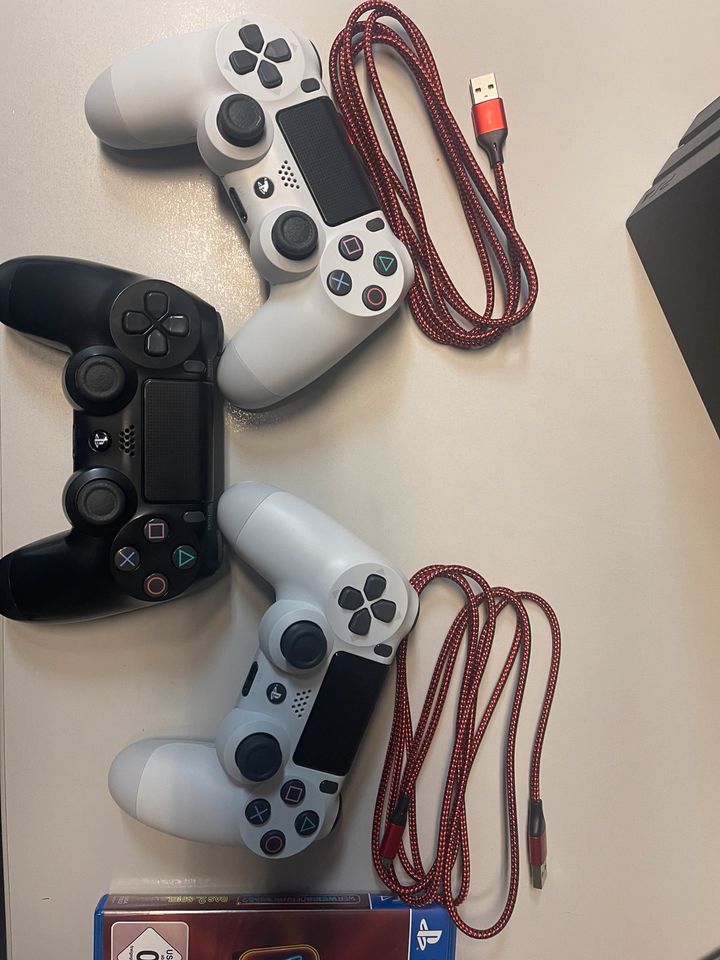 Playstation 4 Pro + 3 Controler + Spiele in Eisenhüttenstadt