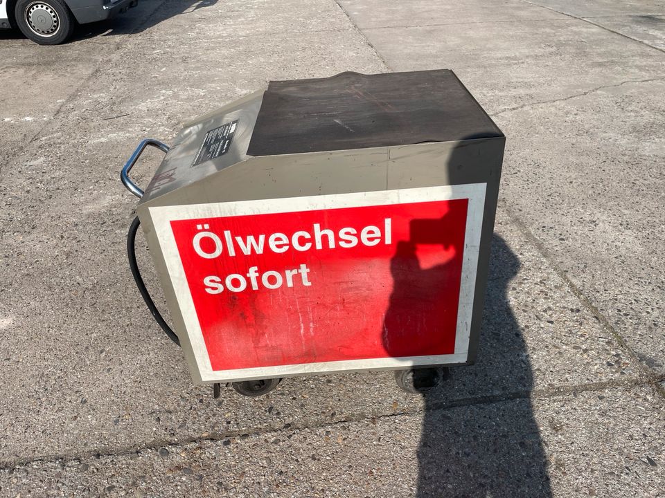 Ölwechsel wagen eventuell zu Deko oder Werbung in Potsdam