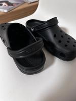 1x Crocks schwarz Herren/1x Crocs in khaki Damen Kr. Passau - Passau Vorschau