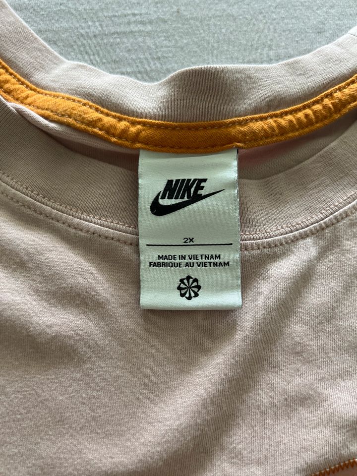 Nike T-Shirt in Much