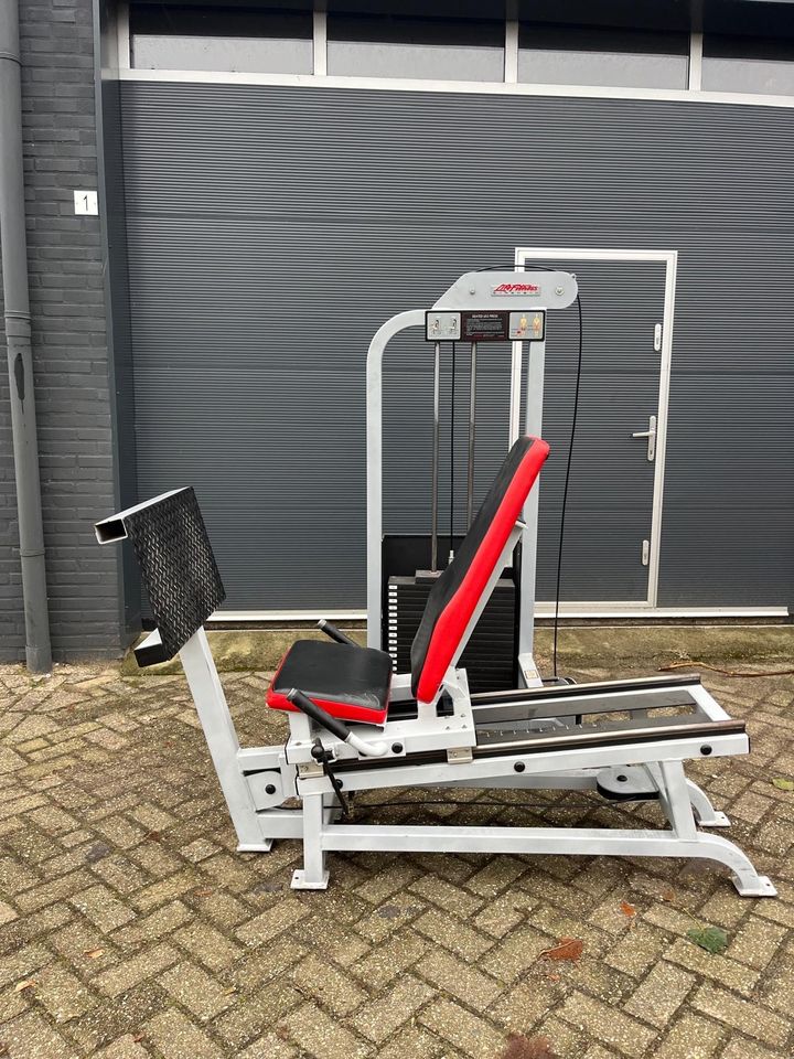 Life Fitness Strength Seated Beinpresse/ Leg press Grey in Bocholt