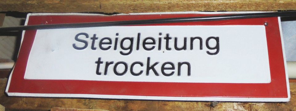 Blech - Schild ( Steigleitung trocken ) in Berlin
