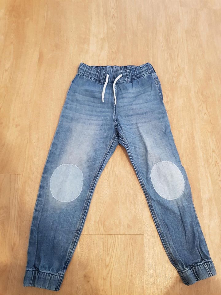 Cord hose Jeans jungen Applikationen 122 128 H&M Pailletten kord in Freiburg im Breisgau