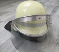 Feuerwehrhelm mit Nackenleder DDR Sachsen - Oelsnitz / Vogtland Vorschau