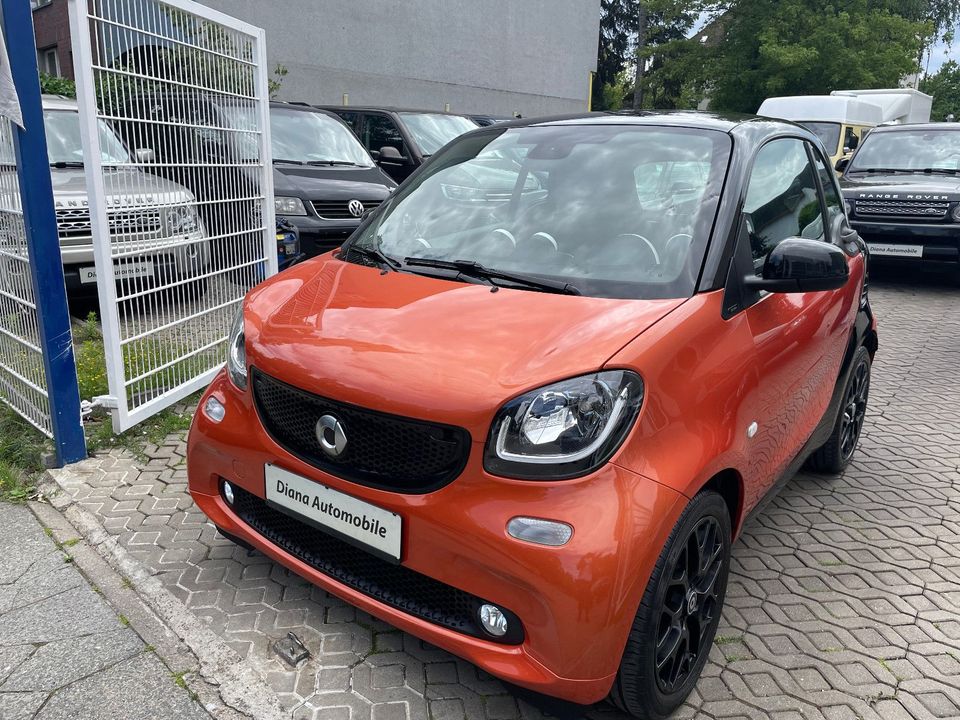 Smart ForTwo fortwo coupe Basis.Ledrer.Navi.Spurhaltea in Berlin