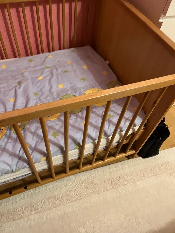Babybett aus Echt Holz in Lauda-Königshofen
