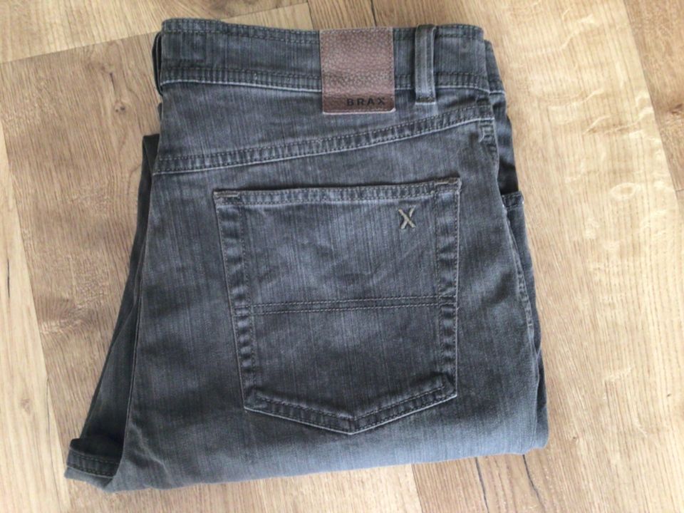 Herrenjeans von Brax, grün-grau, Gr.32, kaum getragen, neuwertig in Buxtehude