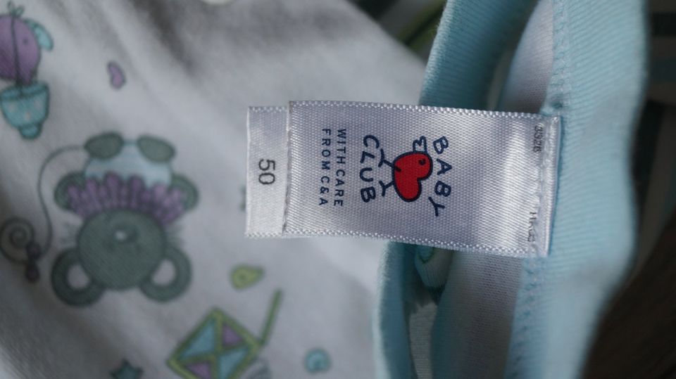 Baby Schlafanzug Tiermotive Größe 50 in Berlin
