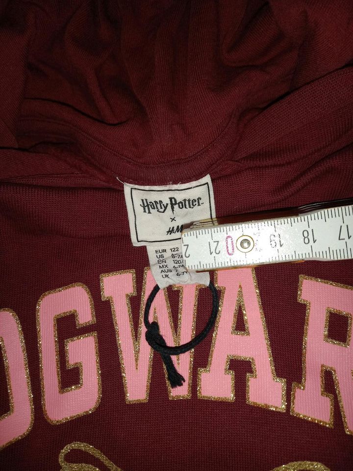 Harry Potter Pulli Gr.122 Kapuze Hogwarts Sweatshirt bordeaux in Bad Neustadt a.d. Saale