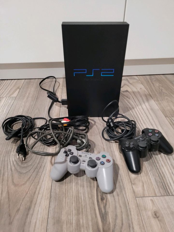 Verkaufe PS 2, mit 2 Kontroller, 4 Spiele und Singstar-Set in Schöpstal