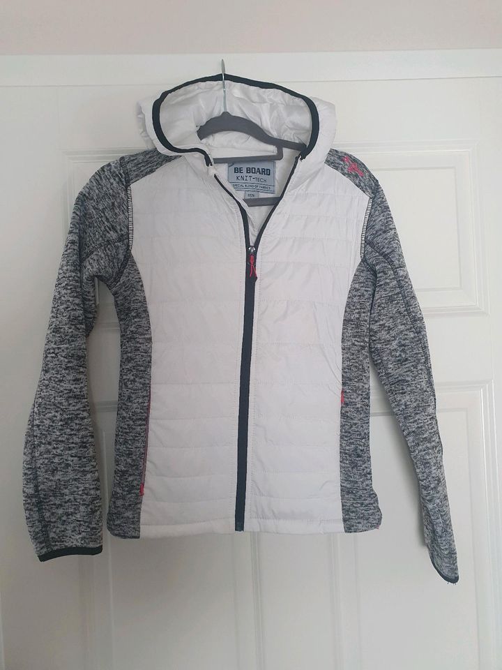 Steppjacke Gr. 146/152 weiss/grau in Ostrhauderfehn