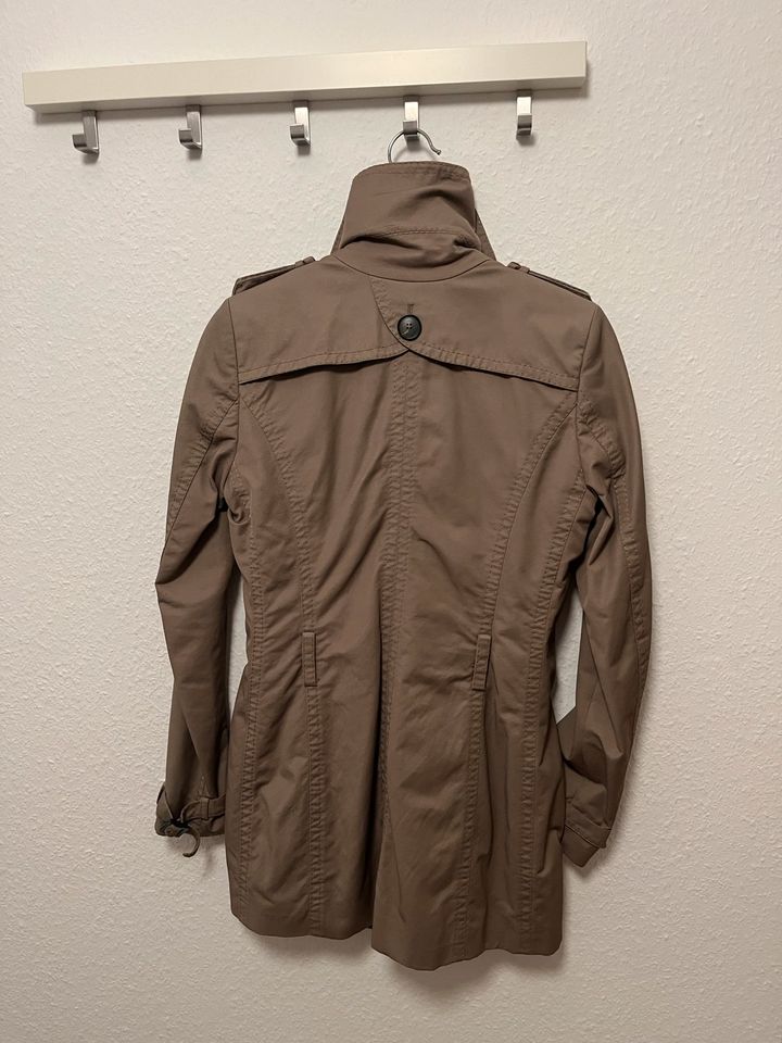 Drykorn Trenchcoat kurzer Mantel Größe 2 in beige in Stuttgart