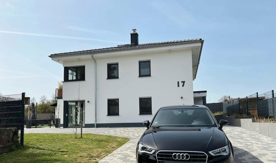 Modernes Einfamilienhaus mit Garten in ruhiger Lage