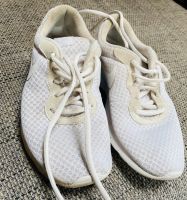 Nike Turnschuhe weiß Sportschuhe Hallenschuhe Gr.38,5 Bayern - Dorfen Vorschau