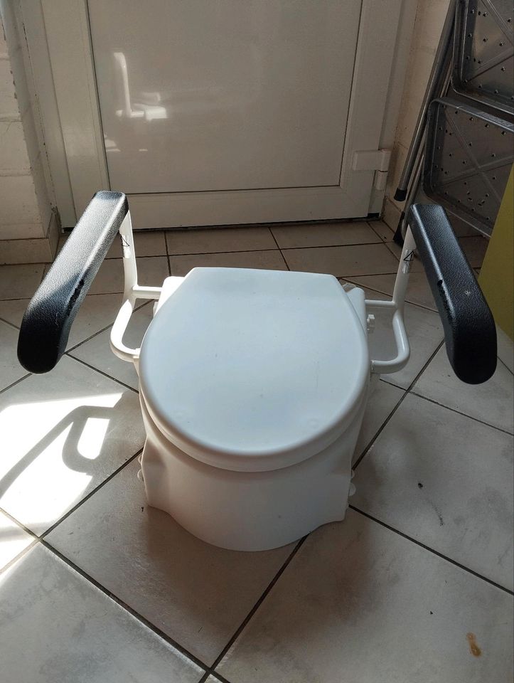 Toilettensitzerhöhung in Stolk