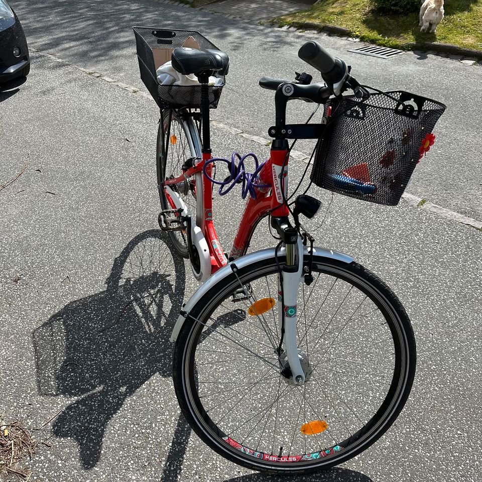 Rotes Fahrrad in Kiel