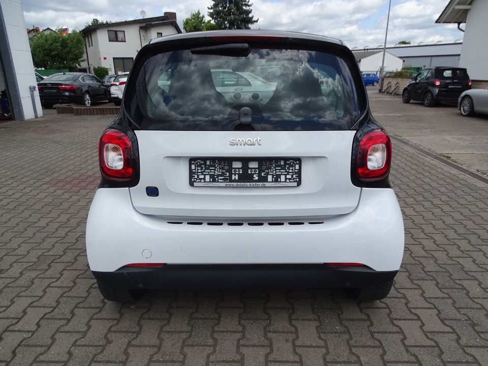 Smart ForTwo coupe electric drive / EQ 22 KW Bordlader in Rodgau