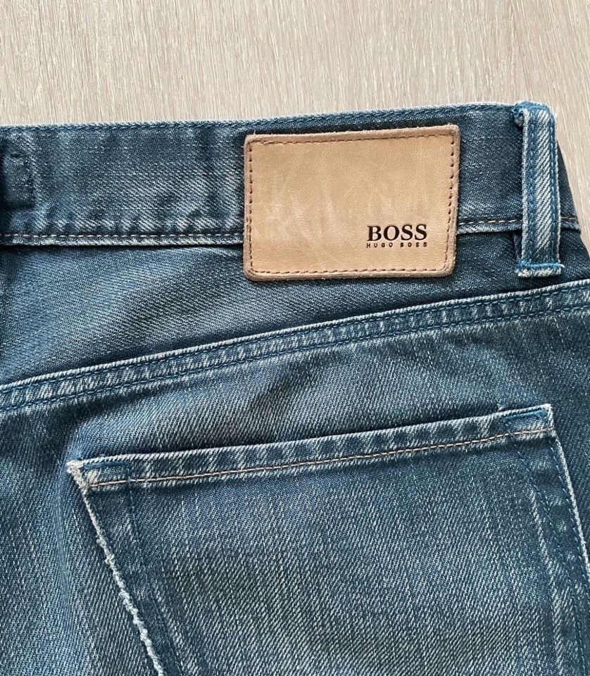 Hugo Boss Herren Jeans Gr 33/32 in Wathlingen