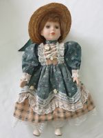 Vintage Keramik (Porzellan) Puppe Mädchen beweglich mit Strohhut Bayern - Gröbenzell Vorschau