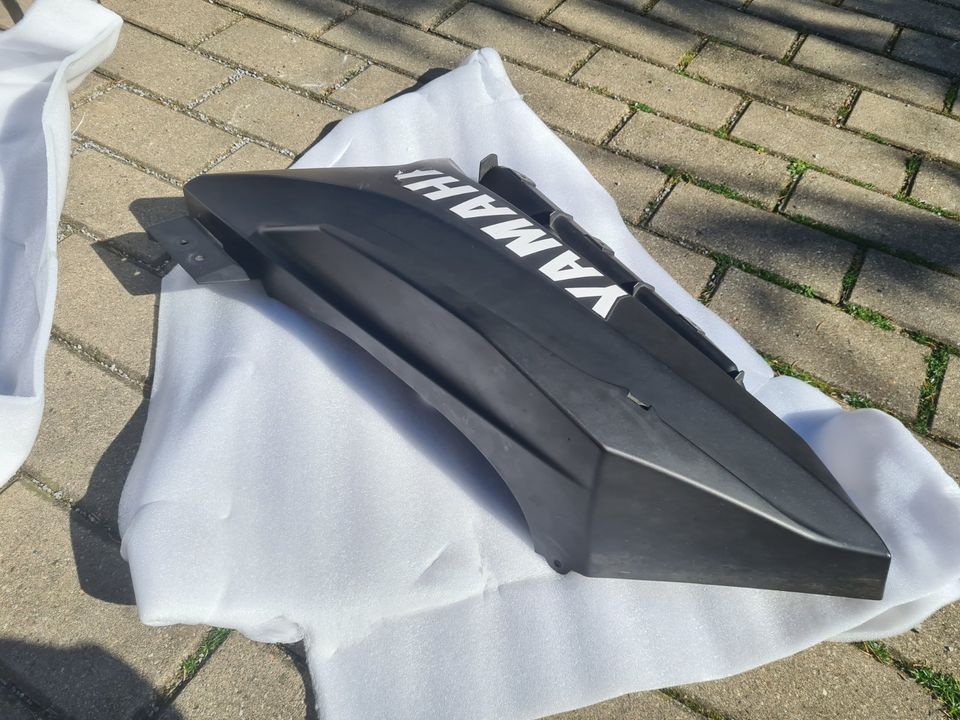 YAMAHA YZF-R 125 RE06 YZF R VERKLEIDUNG SEITE LINKS UNTEN in Wuppertal