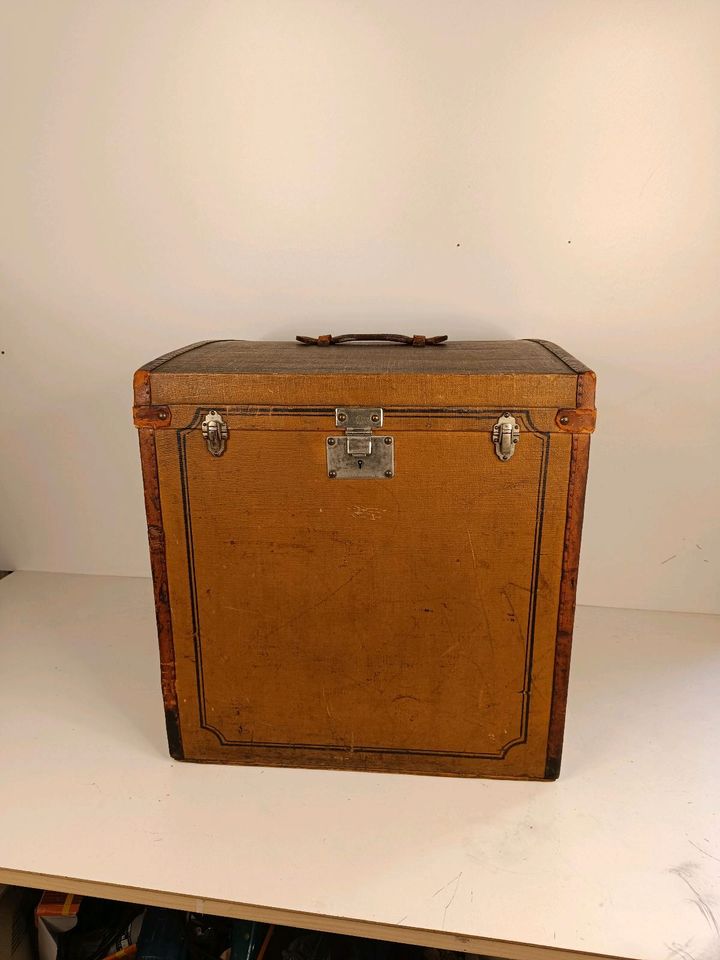 Antiker Reise-Koffer Vintage in Mommenheim