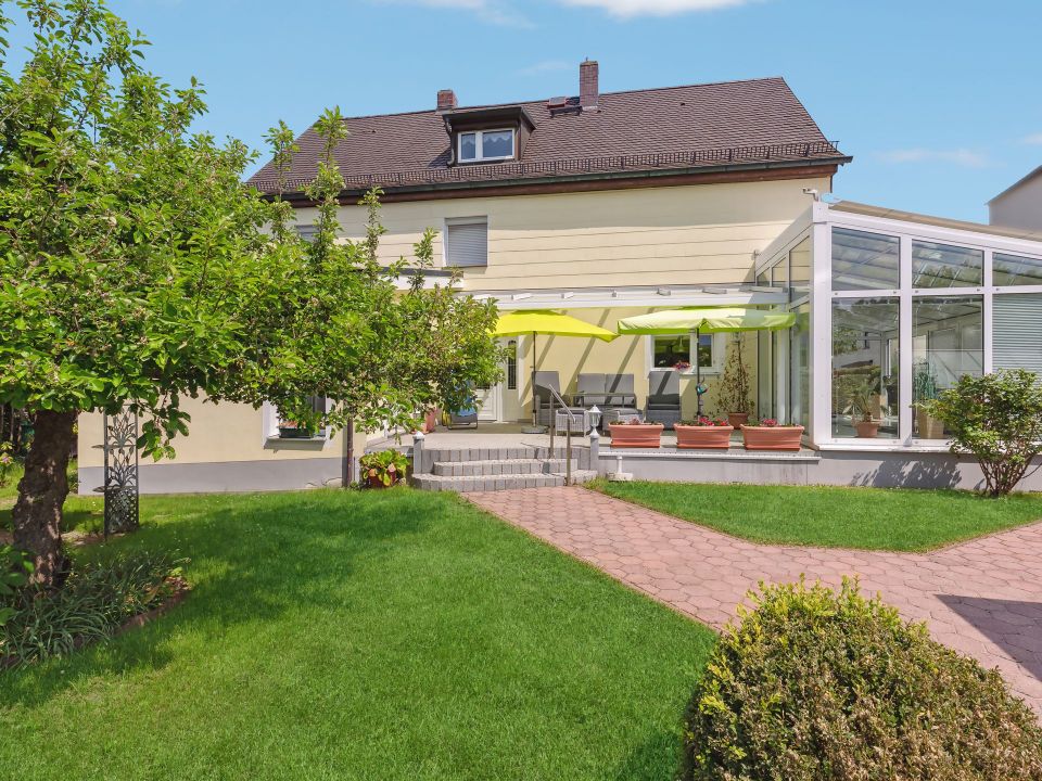 Gepflegtes Ein-/Zweifamilienhaus mit schönem Garten im begehrten Regensburger Westen in Regensburg