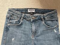 Jeans mit Löchern von Zara. Gr.34 Hessen - Schwalbach a. Taunus Vorschau
