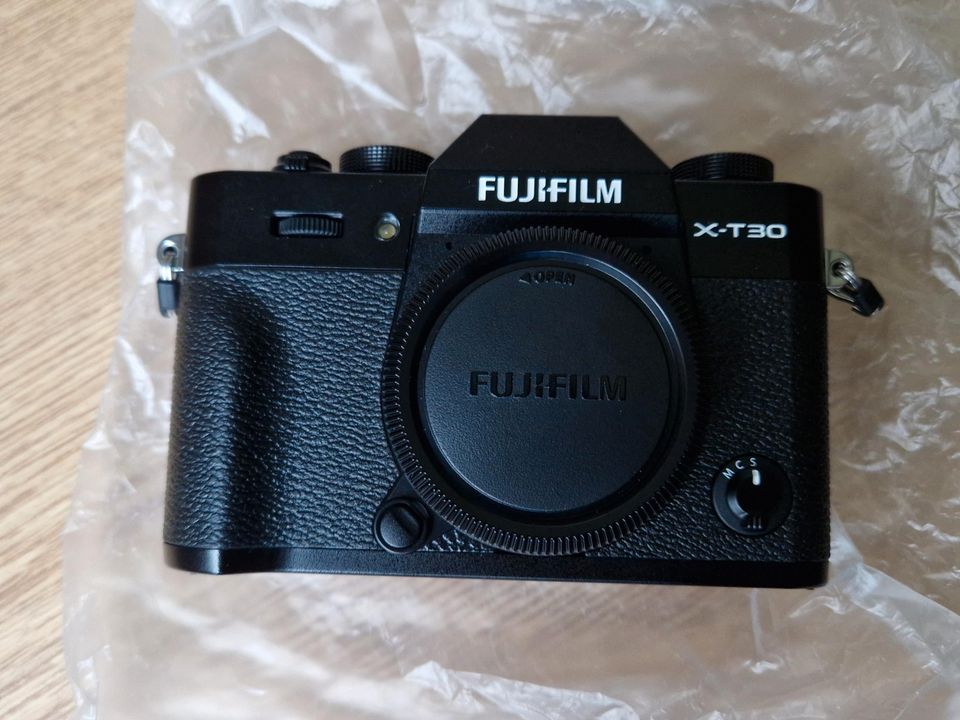 Fujifilm X-T30 II + wie neu + 10 Auslösungen + OVP + Zubehör in Göttingen