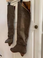 Overknee Stiefel in goldenem Leder, sehr ausgefallen Berlin - Kladow Vorschau