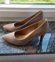 NEU - Pumps/High Heels s. Oliver Gr. 38 braun/taupe Baden-Württemberg - Schemmerhofen Vorschau