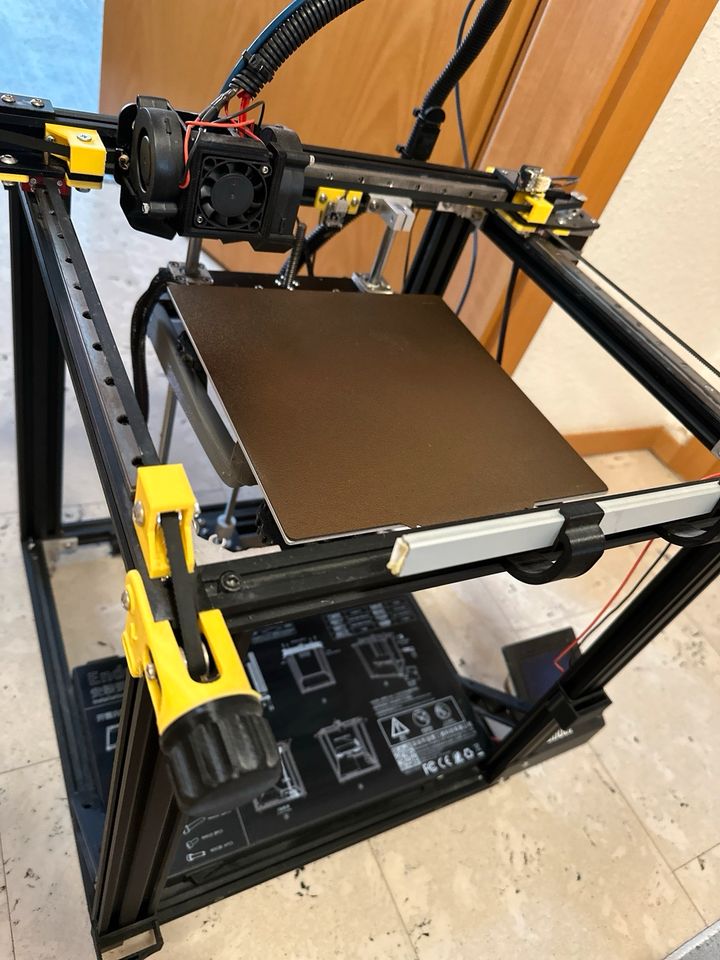 Ein zuverlässiger 3D Drucker mit X und Y Linearschienen in Friedrichshafen